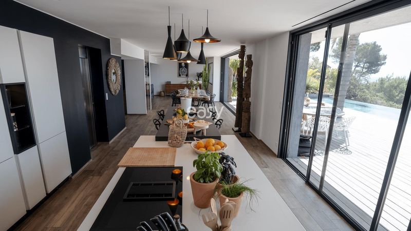 location for a photoshoot in the Var department of France, a beautiful region known for its picturesque landscapes and Mediterranean coast